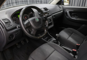 Подержанный автомобиль Skoda Fabia Wagon 2012 года (13 фото)