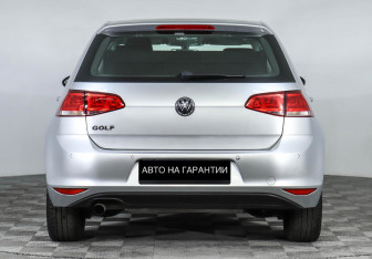 Подержанный автомобиль Volkswagen Golf Hatchback 2014 года (4 фото)