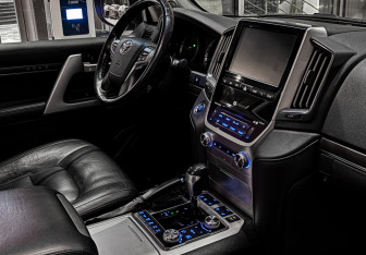 Подержанный автомобиль Toyota Land Cruiser Suv 2019 года (13 фото)