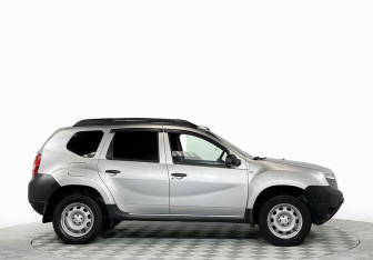 Подержанный автомобиль Renault Duster 2015 года (4 фото)