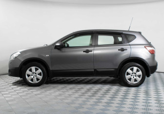 Подержанный автомобиль Nissan Qashqai 2012 года (8 фото)