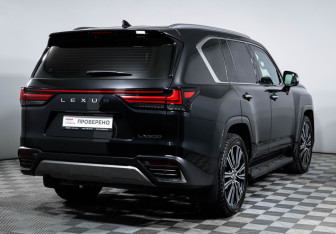 Подержанный автомобиль Lexus LX 2023 года (5 фото)