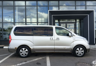 Подержанный автомобиль Hyundai Grand Starex 2009 года (4 фото)