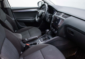 Подержанный автомобиль Skoda Octavia Liftback 2018 года (9 фото)