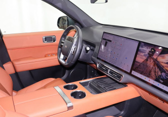 Подержанный автомобиль LiXiang L6 2024 года (10 фото)