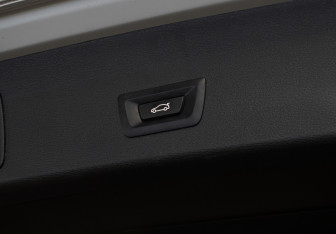 Подержанный автомобиль BMW X1 2018 года (23 фото)