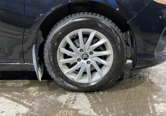 Подержанный автомобиль Citroen C4 Hatchback 2012 года (17 фото)