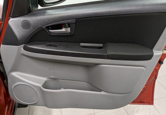 Подержанный автомобиль Suzuki SX4 Hatchback 2013 года (17 фото)