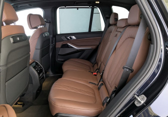 Подержанный автомобиль BMW X5 2025 года (11 фото)