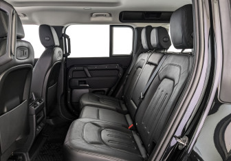 Подержанный автомобиль Land Rover Defender Suv 2021 года (18 фото)