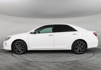 Подержанный автомобиль Toyota Camry Sedan 2017 года (8 фото)