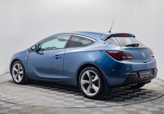 Подержанный автомобиль Opel Astra Hatchback 2013 года (3 фото)