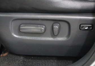 Подержанный автомобиль Toyota RAV4 2007 года (14 фото)