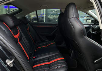 Подержанный автомобиль Skoda Octavia Liftback 2018 года (21 фото)