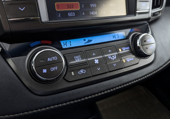 Подержанный автомобиль Toyota RAV4 2013 года (27 фото)