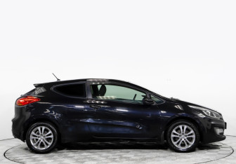Подержанный автомобиль Kia Ceed Hatchback 2013 года (3 фото)