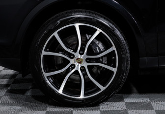 Подержанный автомобиль Porsche Cayenne 2020 года (15 фото)