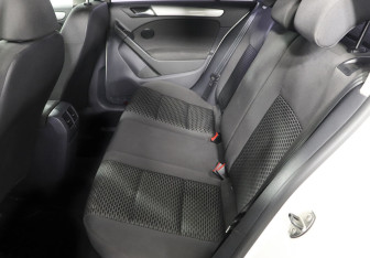 Подержанный автомобиль Volkswagen Golf Hatchback 2012 года (8 фото)