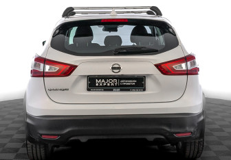 Подержанный автомобиль Nissan Qashqai 2017 года (6 фото)