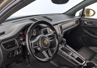 Подержанный автомобиль Porsche Macan 2016 года (16 фото)