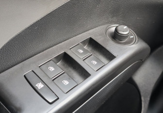 Подержанный автомобиль Chevrolet Aveo Sedan 2012 года (15 фото)