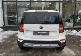 Подержанный автомобиль Skoda Yeti 2015 года (7 фото)