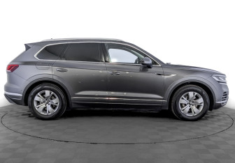 Подержанный автомобиль Volkswagen Touareg 2021 года (4 фото)