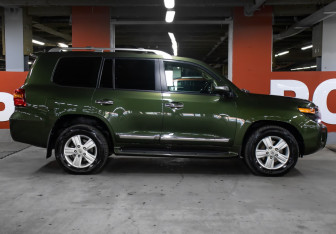 Подержанный автомобиль Toyota Land Cruiser Suv 2014 года (4 фото)