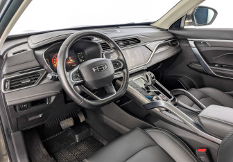 Подержанный автомобиль Geely Atlas Pro 2022 года (16 фото)