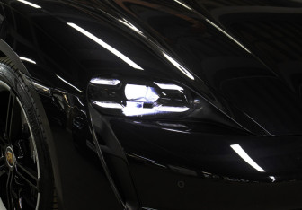 Подержанный автомобиль Porsche Taycan 2021 года (31 фото)