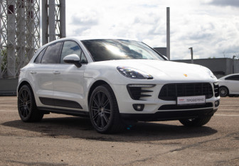 Подержанный автомобиль Porsche Macan 2016 года (3 фото)