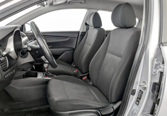 Подержанный автомобиль Kia Rio Hatchback 2021 года (20 фото)