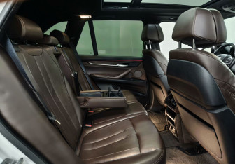 Подержанный автомобиль BMW X5 2017 года (18 фото)