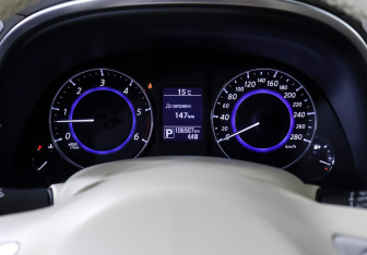 Подержанный автомобиль Infiniti QX70 2015 года (13 фото)