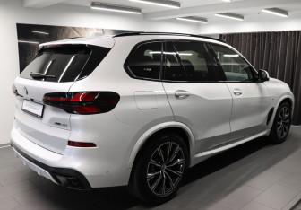 Новый BMW X5 2024 (4 фото)