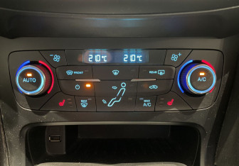 Подержанный автомобиль Ford Focus Sedan 2017 года (16 фото)