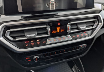 Подержанный автомобиль BMW X4 2021 года (21 фото)