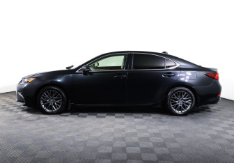 Подержанный автомобиль Lexus ES 2017 года (8 фото)