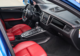 Подержанный автомобиль Porsche Macan 2017 года (13 фото)