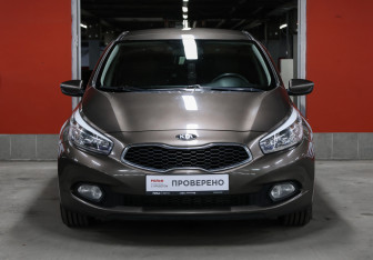 Подержанный автомобиль Kia Ceed Hatchback 2015 года (2 фото)