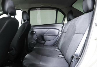 Подержанный автомобиль Renault Logan Sedan 2014 года (14 фото)