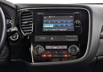 Подержанный автомобиль Mitsubishi Outlander 2016 года (17 фото)