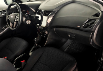 Подержанный автомобиль Hyundai Solaris Sedan 2015 года (10 фото)