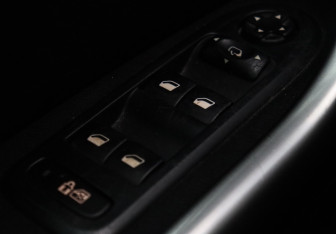 Подержанный автомобиль Peugeot 308 Hatchback 2012 года (16 фото)