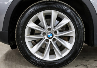 Подержанный автомобиль BMW X3 2012 года (23 фото)