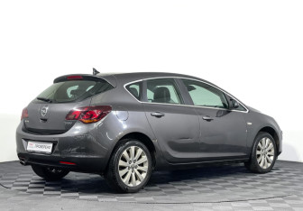 Подержанный автомобиль Opel Astra Hatchback 2010 года (5 фото)