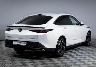 Подержанный автомобиль Changan Lamore 2024 года (5 фото)