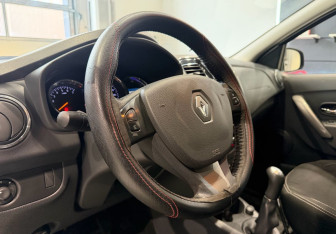 Подержанный автомобиль Renault Logan Sedan 2014 года (13 фото)