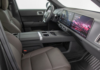 Подержанный автомобиль LiXiang L9 2023 года (8 фото)