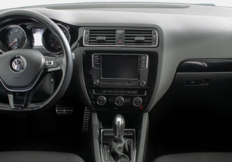 Подержанный автомобиль Volkswagen Jetta Sedan 2018 года (11 фото)